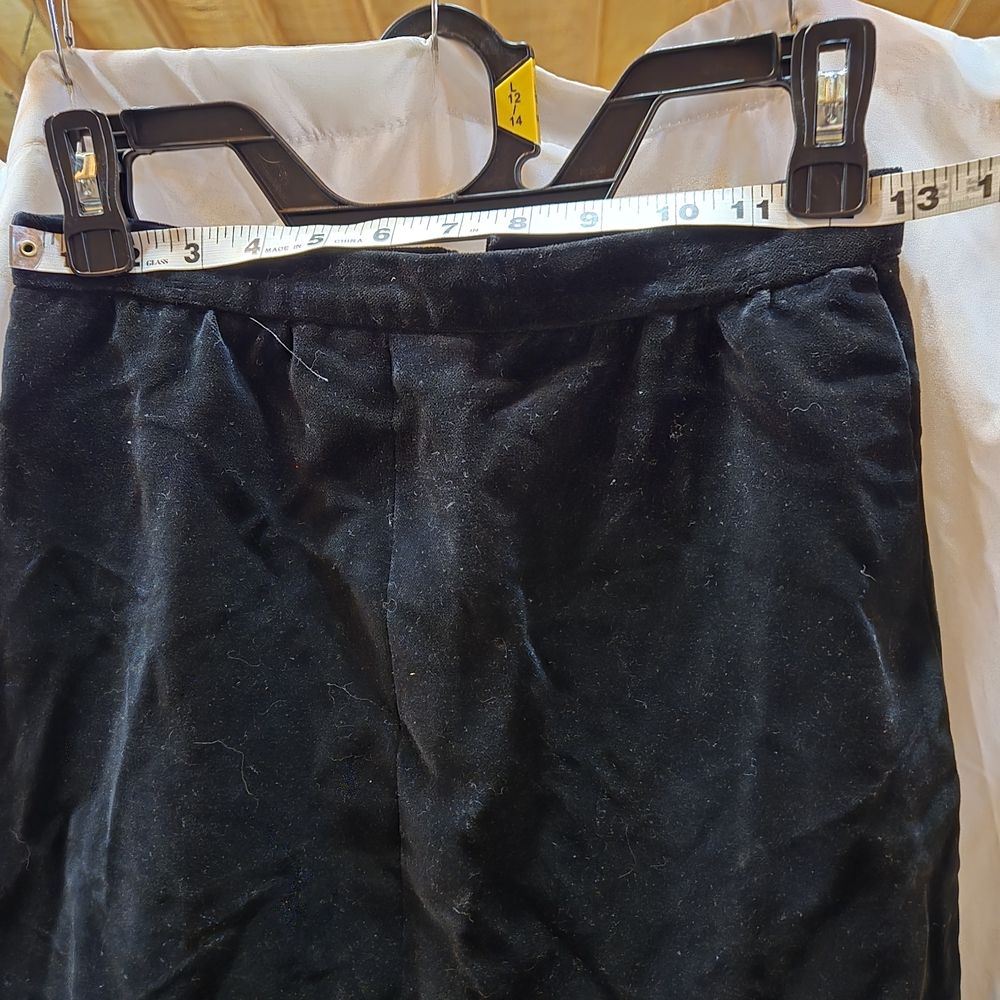 Elegant Black Velvet Skirt - Picture 4 of 7